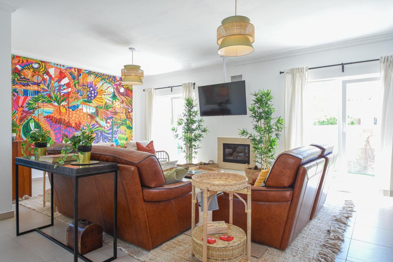 Aroeira Villa With Heated Pool By Golf Course, Beach And Lisbon 外观 照片